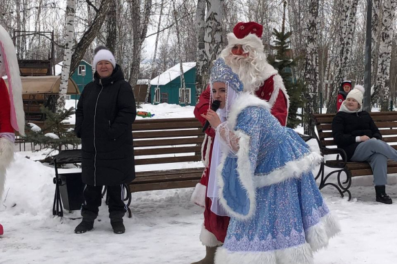 Снежный переполох у Новогодней ёлки 