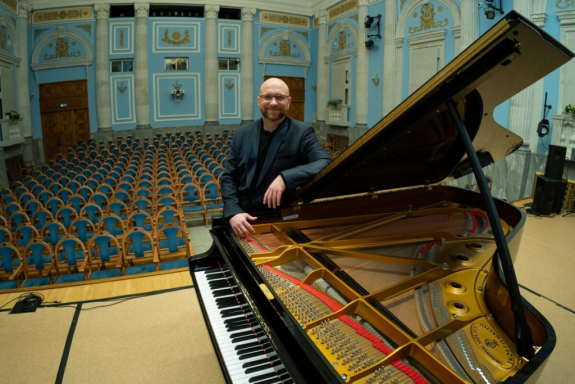 The show must go on&excl; &SHcy;&ocy;&ucy; &pcy;&rcy;&ocy;&dcy;&ocy;&lcy;&zhcy;&acy;&iecy;&tcy;&scy;&yacy;&excl;