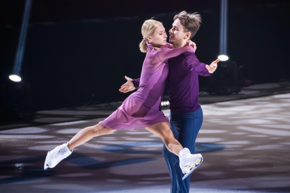 Щелкунчик на льду с симфоническим оркестром.