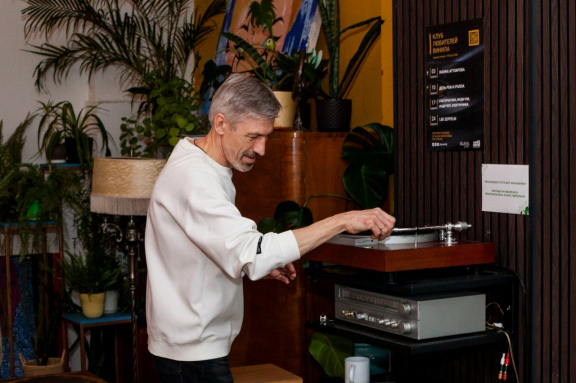 &Kcy;&lcy;&ucy;&bcy; &lcy;&yucy;&bcy;&icy;&tcy;&iecy;&lcy;&iecy;&jcy; &vcy;&icy;&ncy;&icy;&lcy;&acy;-&Pcy;&Ocy;&Pcy;-&Mcy;&Ucy;&Zcy;&Ycy;&Kcy;&Acy; &ncy;&acy;&chcy;&acy;&lcy;&acy; 2000-&khcy;