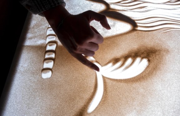 Техники рисования руками по песку