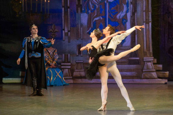 Лебединое озеро.