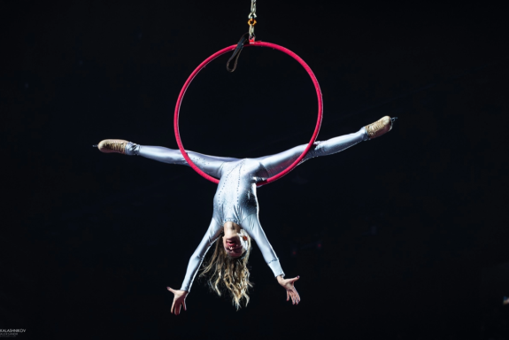 Щелкунчик на льду с симфоническим оркестром.