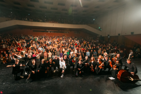 Pink Floyd &mdash; &lcy;&iecy;&gcy;&iecy;&ncy;&dcy;&acy;&rcy;&ncy;&ycy;&iecy; &khcy;&icy;&tcy;&ycy; &vcy; &scy;&ocy;&pcy;&rcy;&ocy;&vcy;&ocy;&zhcy;&dcy;&iecy;&ncy;&icy;&icy; &scy;&icy;&mcy;&fcy;&ocy;&ncy;&icy;&chcy;&iecy;&scy;&kcy;&ocy;&gcy;&ocy; &ocy;&rcy;&kcy;&iecy;&scy;&tcy;&rcy;&acy;