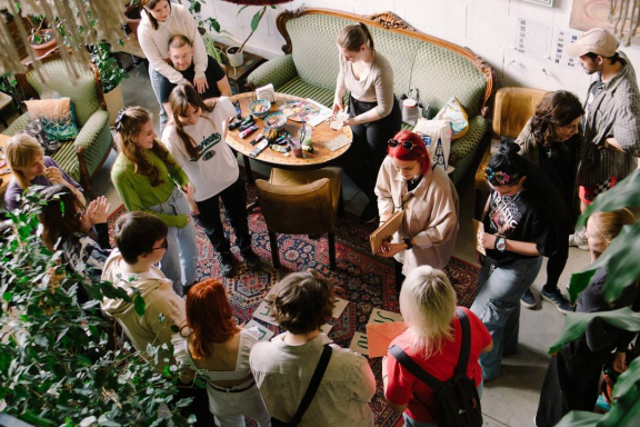 &Pcy;&icy;&ncy;-&acy;&pcy; &vcy;&iecy;&chcy;&iecy;&rcy;&icy;&ncy;&kcy;&acy; &vcy; &acy;&rcy;&tcy;-&pcy;&rcy;&ocy;&scy;&tcy;&rcy;&acy;&ncy;&scy;&tcy;&vcy;&iecy; "&Lcy;&yucy;&bcy;&acy; &Pcy;&iecy;&tcy;&yacy;"