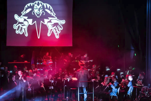 "&Zcy;&vcy;&iecy;&zcy;&dcy;&acy; &pcy;&ocy; &icy;&mcy;&iecy;&ncy;&icy; &Scy;&ocy;&lcy;&ncy;&tscy;&iecy;"