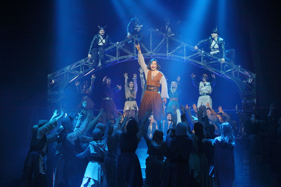 "&CHcy;&iecy;&lcy;&ocy;&vcy;&iecy;&kcy;&comma; &kcy;&ocy;&tcy;&ocy;&rcy;&ycy;&jcy; &scy;&mcy;&iecy;&iocy;&tcy;&scy;&yacy;" &gcy;&period;&IEcy;&kcy;&acy;&tcy;&iecy;&rcy;&icy;&ncy;&bcy;&ucy;&rcy;&gcy;